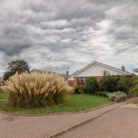 Palm Bay'S Luxury Bungalow - Self Check In & Parking Villa Margate Buitenkant foto
