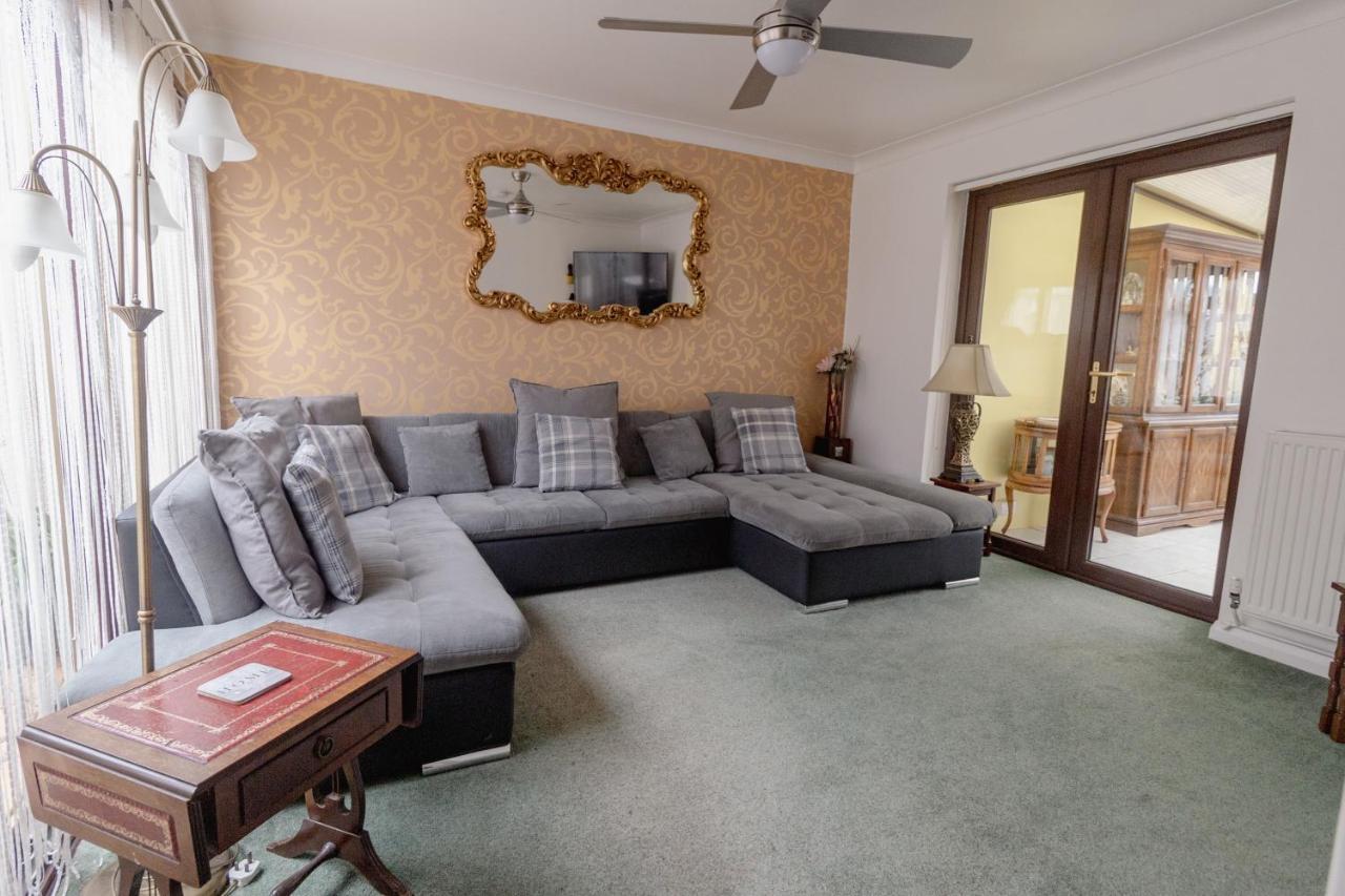 Palm Bay'S Luxury Bungalow - Self Check In & Parking Villa Margate Buitenkant foto