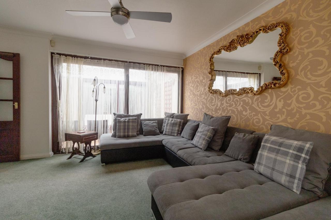 Palm Bay'S Luxury Bungalow - Self Check In & Parking Villa Margate Buitenkant foto