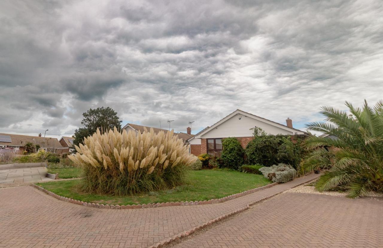 Palm Bay'S Luxury Bungalow - Self Check In & Parking Villa Margate Buitenkant foto